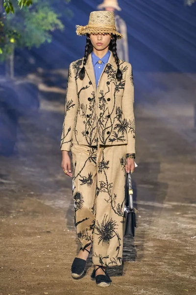 Look 8